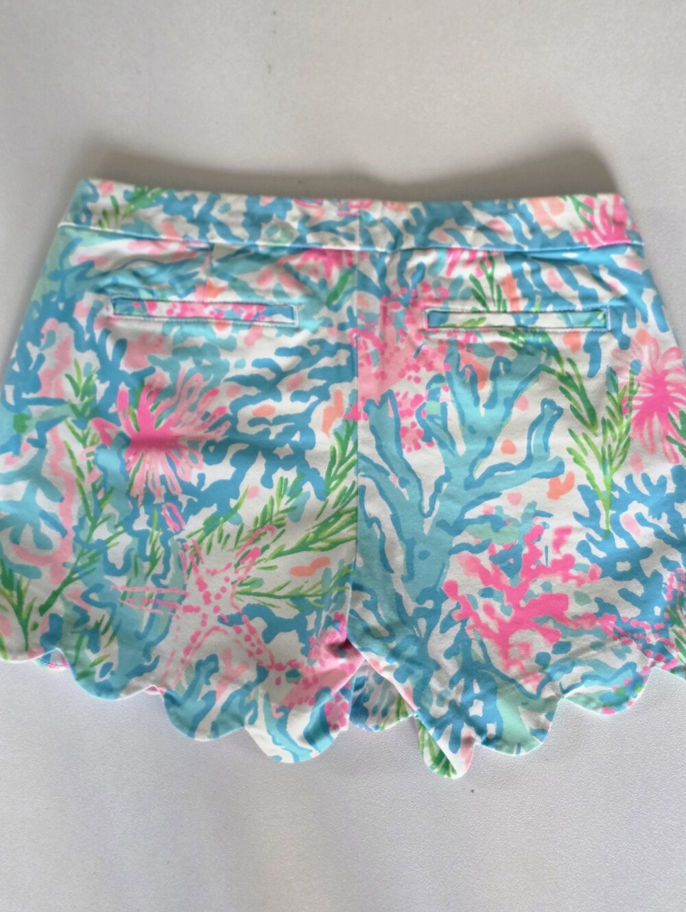 Lilly Pulitzer Buttercup Scallop Hem Shorts Size 6 Floral - Picture 4 of 5